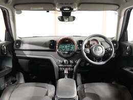 ■高年式、低走行、装備や価格に魅力があるなど、専門店の目線で厳選した高品質なミニのみ厳選し、約250台以上の新旧ミニの中からお気に入りの1台をお選びいただけます■マッチした1台がきっと見つかりますよ♪