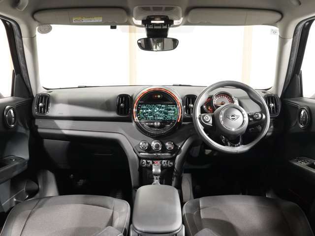 ■高年式、低走行、装備や価格に魅力があるなど、専門店の目線で厳選した高品質なミニのみ厳選し、約250台以上の新旧ミニの中からお気に入りの1台をお選びいただけます■マッチした1台がきっと見つかりますよ♪