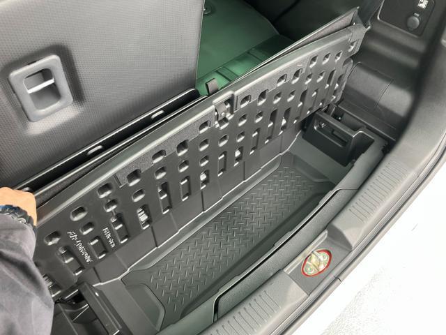 ラゲッジフロアの下には【ラゲッジアンダーボックス】が。丸ごと洗浄！簡単取り外し！外すとB型ベビーカーも立てた状態で乗せられます！