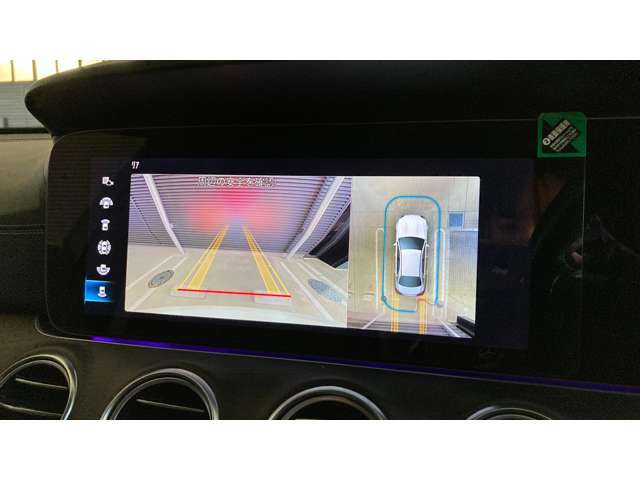 【リアカメラ】見通しの悪い場所への進入時や狭い場所での駐車時に役立ちます。