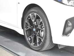 保証に関しましては全国どこのディーラーでもご使用いただける認定中古車保証が付きます。アフターメンテナンスもお近くのディーラーにて行うことができますので安心してお乗りいただけます。