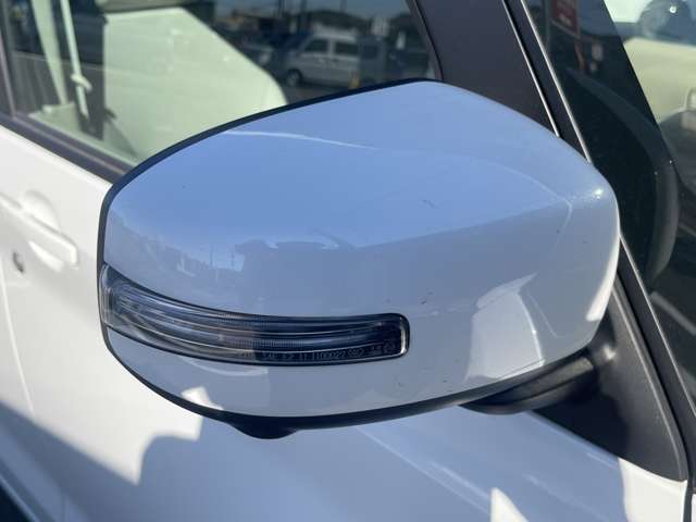 ウィンカードアミラー☆ライトの点滅で対向車、歩行者などに曲がることを知らせることができるので安心・安全につながりますね♪