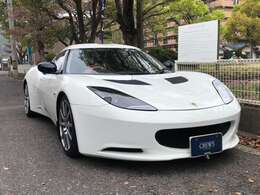 安心のトヨタエンジンでミッドシップスポーツカーの走りをお楽しみ頂けます。運転し易い右ハンドル6速MTで、更に刺激的なドライブを楽しめるスポーツモードも付いてます。