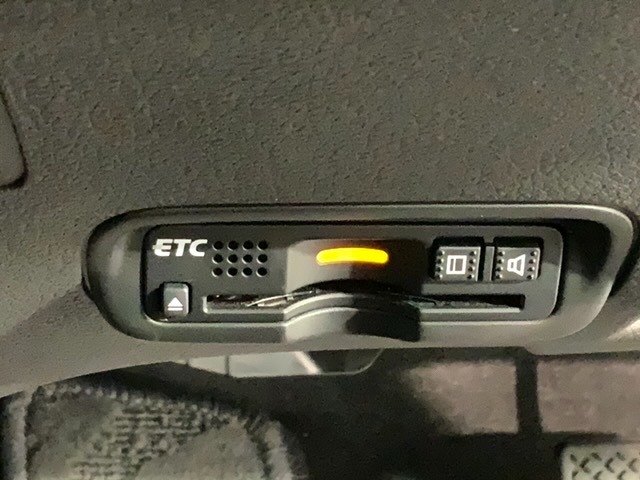 いまや快適なカーライフに欠かせないETCが付いています。