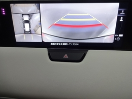 狭い場所での駐車やすれ違いなどでより的確な運転操作に役立つ360°ビューモニターが装備されています。