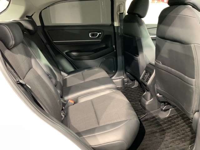 ゆったり座れるリヤシート！足元が広々としていて、乗り心地も良いです！