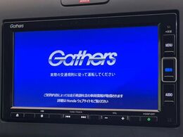 【純正ナビ】人気の純正ナビを装備しております。ナビの使いやすさはもちろん、オーディオ機能も充実！キャンプや旅行はもちろん、通勤や買い物など普段のドライブも楽しくなるはず♪