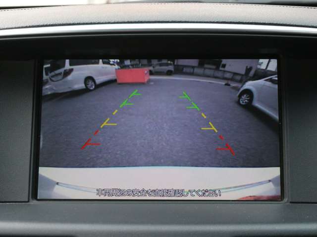 【地デジ視聴可能】Bluetooth接続も可能☆バックカメラも装備しており駐車もラクラクです★