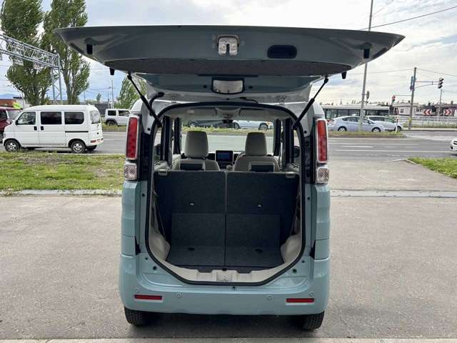 トランクルームも広々♪シートを倒せばさらに大きな荷物も積み込めます！アウトドアにも大活躍♪