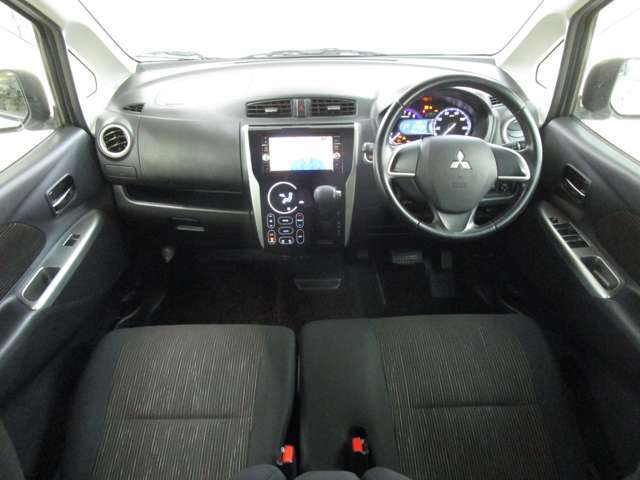 ☆嬉しい禁煙車です♪　車内に嫌な臭いや酷い汚れ、キズなども御座いません。キレイに乗られてきたお車です♪