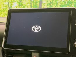 【10.5インチ　ディスプレイオーディオ】大画面のディスプレイはAppleCarPlayやAndroidAutoが利用可能。大きな画面でスマホナビアプリ等が利用いただけます♪