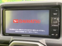 【純正ナビ】人気の純正ナビを装備しております。ナビの使いやすさはもちろん、オーディオ機能も充実！キャンプや旅行はもちろん、通勤や買い物など普段のドライブも楽しくなるはず♪