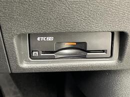 【ETC】有料道路を利用する際に料金所で停止することなく通過できる、ETC車載器（ノンストップ自動料金収受システム機器）が装備されています。セットアップを行うことで利用可能になります。