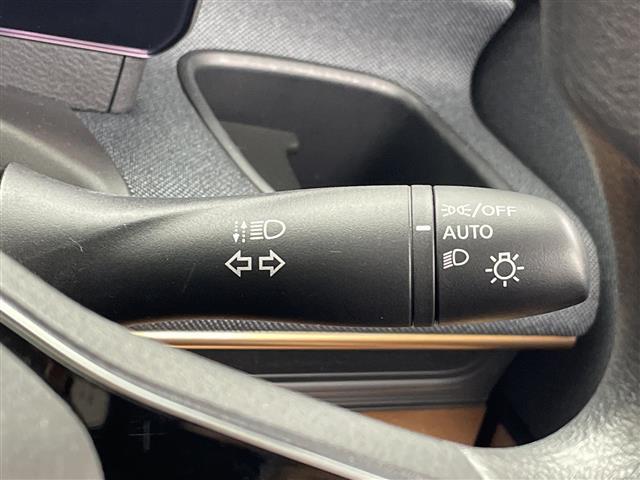 【運転席操作部】『運転席周辺の装備』の画像になります。快適なドライブを楽しむための機能が装備されています！運転席から触れるので使いやすいです！