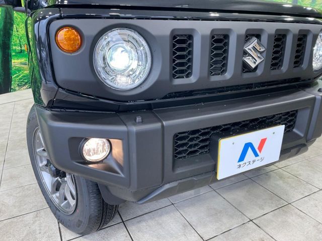 【LEDヘッドライト】悪天候や夜間走行時も良好な視界を確保し安心して運転できる高輝度LEDヘッドライトを装備！点灯速度が早く、消費電力も抑えられています。