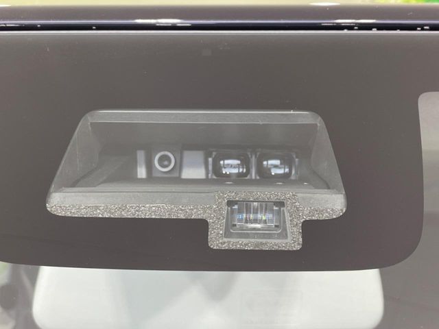 【スズキ　セーフティサポート】走行中に前方の車両等を認識し、衝突しそうな時は警報とブレーキで衝突回避と被害軽減をアシスト。より安全にドライブをお楽しみいただけます。
