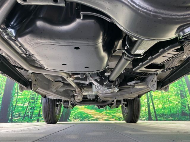 お車を安心してお乗りいただく為には、足回りの定期点検が欠かせません。サービスサポート（有償保証）では無料点検もご提供しており、安心のカーライフをお過ごしいただけるサポート体制が整っています。