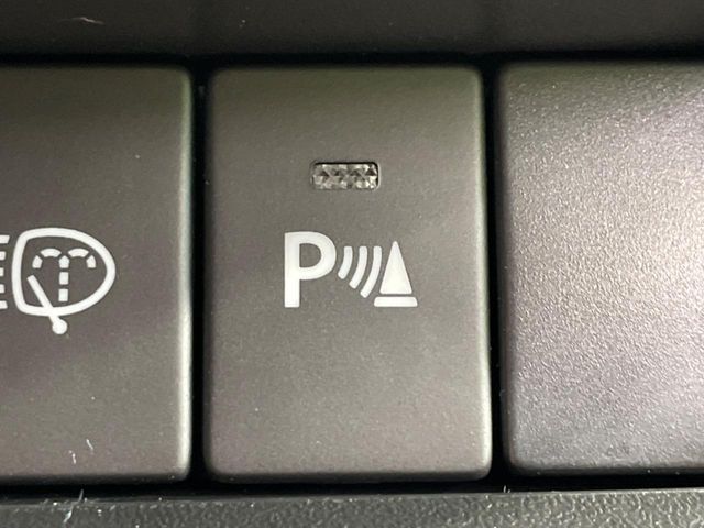 【コーナーセンサー】バンパーに付いたセンサーが障害物を検知！一定の距離に近づくとアラートで教えてくれます♪狭い駐車スペースや車庫入れ時も安心ですね☆