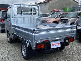 お客様が長く、安心して乗ることができる車を販売することを心がけております。
