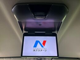 【問合せ：0776-53-4907】【フリップダウンモニター】家族や友人とお出かけする機会が多い方に大人気のフリップダウンモニター！大画面モニターで車内はエンタメ空間！