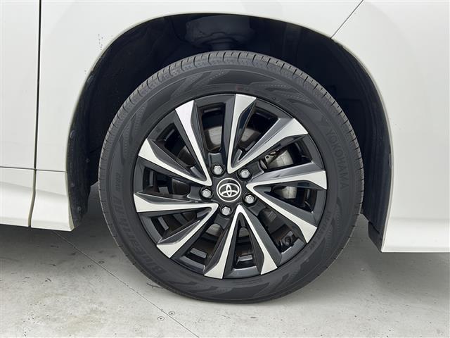 【純正17インチアルミホイール】専用のアルミなので、お車のイメージにぴったり！！社外のアルミやスタッドレスタイヤも取り扱いございます！！ドレスアップもカスタマイズもお任せください！！