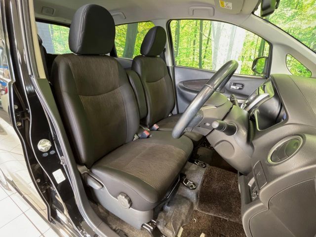 運転席シート廻りは使用感も少なく、良好な状態となっています。丁寧に使われていたことがよくわかりますね。