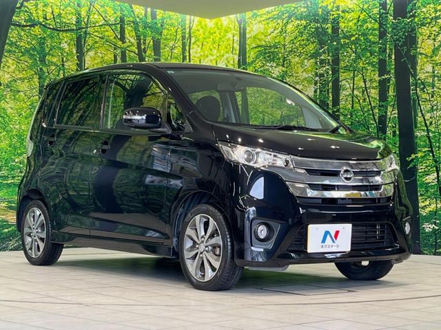 大好評のボディコーティング「弾スプラッシュコート」もご納車までに施工可能。通常のガラスコートと異なる、耐久年数6年の無機質ガラスコーティングが、ボディをキレイな状態に保ってくれます。