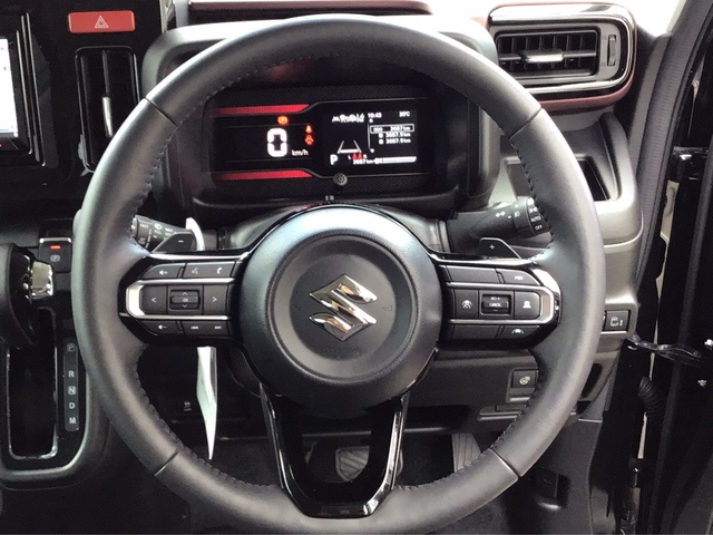 オーディオステアリングスイッチ装備　運転中の音量調整・チャンネル変更可能