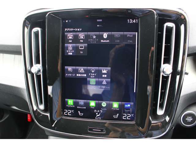 apple car playを使い、グーグルマップや、対応しているアプリを画面に映し出すことが可能です。