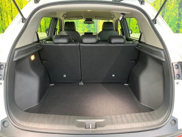 普段のお買い物や通勤、送迎等に十分な荷室スペースを確保しております。セカンドシートを倒すと、大きな荷物の積載も可能です♪