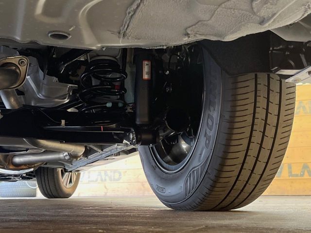 お車を安心してお乗りいただく為には、足回りの定期点検が欠かせません。サービスサポート（有償保証）では無料点検もご提供しており、安心のカーライフをお過ごしいただけるサポート体制が整っています。