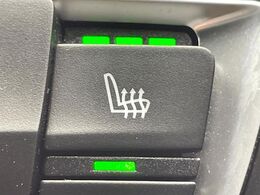 ●フロントシートヒーティング：運転席・助手席共に三段階で調節が可能なシートヒーターを装備しております。季節を問わず快適にご使用いただけます。