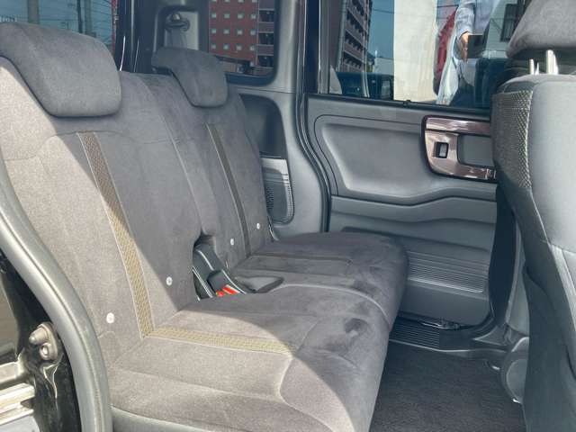 セカンドシートの足元にも、ゆったりとしたスペースを確保して、乗り心地も快適！