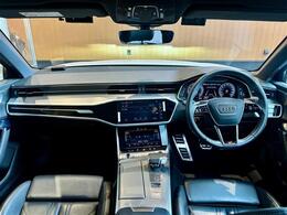全体を俯瞰してみるとよく分かる、細部までこだわったデザインです！ドライバーの運転姿勢にもこだわっていることがよく分かります！