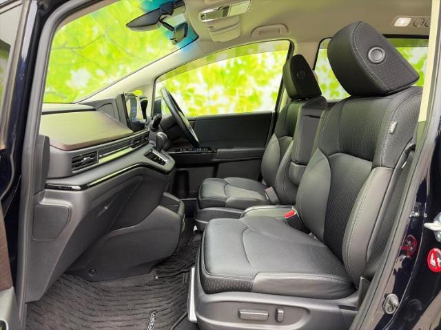 WECARSでは各商談席に大型モニターをご用意しております！見やすい大画面でゆったりと全国の在庫をご覧いただけます！是非ご来店お待ちしております！