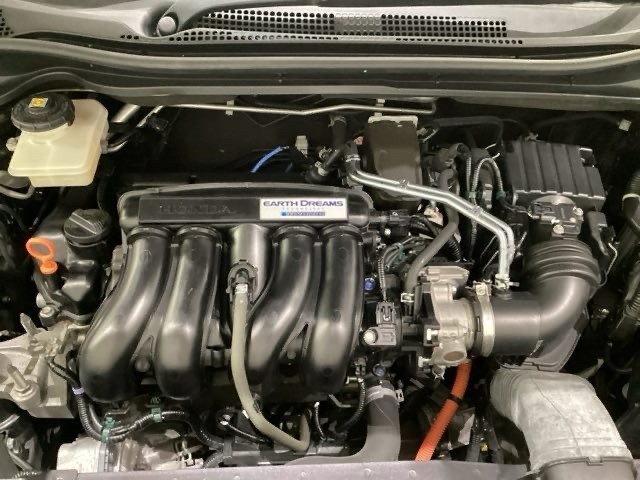 ホンダスタッフがしっかり整備して保証付きにてお渡し致します。エンジンルーム＆室内ルームともにクリーニング済みで清潔です。快適なドライブをお楽しみください。