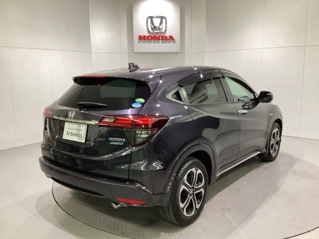 【Honda認定中古車 U-Select】　は3つの安心をお約束します。　1　Hondaのプロが整備した安心。 2　第三者機関がチェックした安心。　3　購入後もHondaが保証する安心。