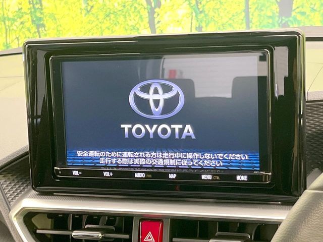 【純正ナビ】人気の純正ナビを装備しております。ナビの使いやすさはもちろん、オーディオ機能も充実！キャンプや旅行はもちろん、通勤や買い物など普段のドライブも楽しくなるはず♪
