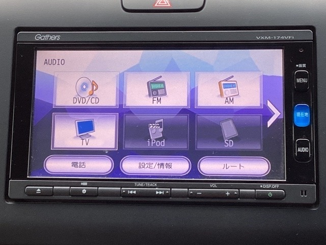 ナビ機能だけでなく、フルセグ、Bluetooth、DVDとCD再生などのオーディオ機能がついています！