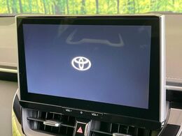 【純正ナビ】人気の純正ナビを装備しております。ナビの使いやすさはもちろん、オーディオ機能も充実！キャンプや旅行はもちろん、通勤や買い物など普段のドライブも楽しくなるはず♪