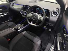 専用のコールセンターに経験豊かなオペレーターが、24時間365日待機。万一の車両トラブルなどが発生した場合、お電話一本で応急処置や車両のけん引、ドライバーや同乗者の方の移動手段手配などサポート。