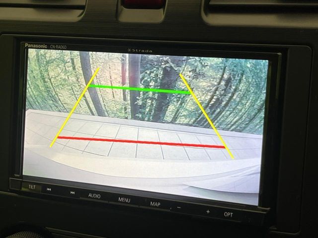 【バックカメラ】駐車時に後方がリアルタイム映像で確認できます。大型商業施設や立体駐車場での駐車時や、夜間のバック時に大活躍！運転スキルに関わらず、今や必須となった装備のひとつです！