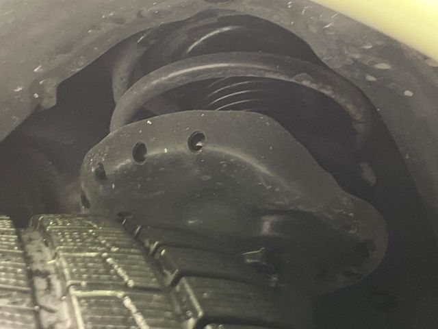 お車を安心してお乗りいただく為には、足回りの定期点検が欠かせません。サービスサポート（有償保証）では無料点検もご提供しており、安心のカーライフをお過ごしいただけるサポート体制が整っています。