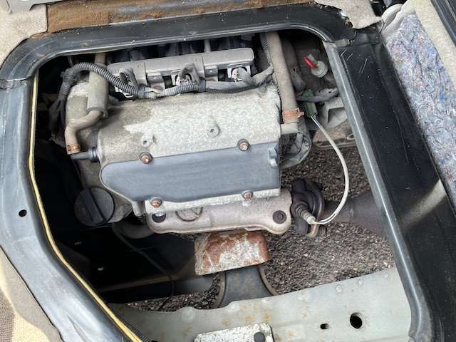 自社認証整備工場にて納車前に徹底的にお車を点検致します。車検整備付車両は「車検整備一式」、車検ありの車両は「法定12カ月点検整備一式」を実施いたしますのでご安心ください。全車点検整備記録簿が付きます。