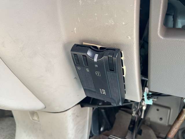 自社認証整備工場にて納車前に徹底的にお車を点検致します。車検整備付車両は「車検整備一式」、車検ありの車両は「法定12カ月点検整備一式」を実施いたしますのでご安心ください。全車点検整備記録簿が付きます。