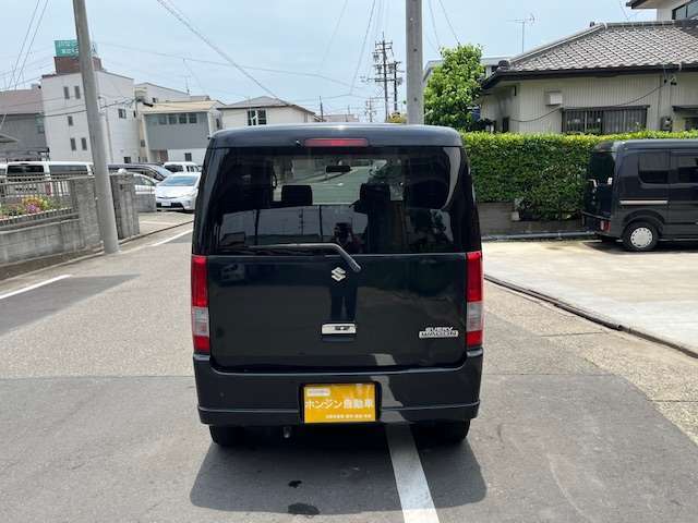 自社認証整備工場にて納車前に徹底的にお車を点検致します。車検整備付車両は「車検整備一式」、車検ありの車両は「法定12カ月点検整備一式」を実施いたしますのでご安心ください。全車点検整備記録簿が付きます。