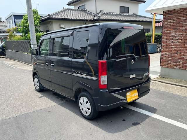 自社認証整備工場にて納車前に徹底的にお車を点検致します。車検整備付車両は「車検整備一式」、車検ありの車両は「法定12カ月点検整備一式」を実施いたしますのでご安心ください。全車点検整備記録簿が付きます。