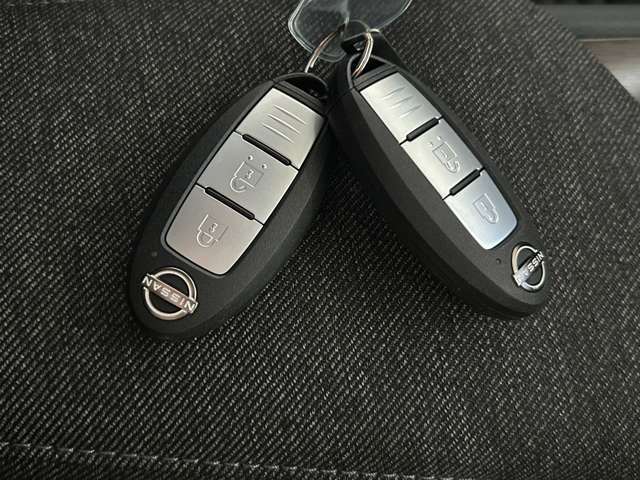 インテリジェントキーでドアの開閉ラクラク！キーを取り出して開ける必要が無いので、荷物を持っている時や、雨の日は便利ですよ！