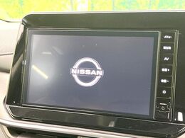 【純正ナビ】人気の純正ナビを装備しております。ナビの使いやすさはもちろん、オーディオ機能も充実！キャンプや旅行はもちろん、通勤や買い物など普段のドライブも楽しくなるはず♪