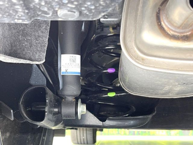 お車を安心してお乗りいただく為には、足回りの定期点検が欠かせません。サービスサポート（有償保証）では無料点検もご提供しており、安心のカーライフをお過ごしいただけるサポート体制が整っています。